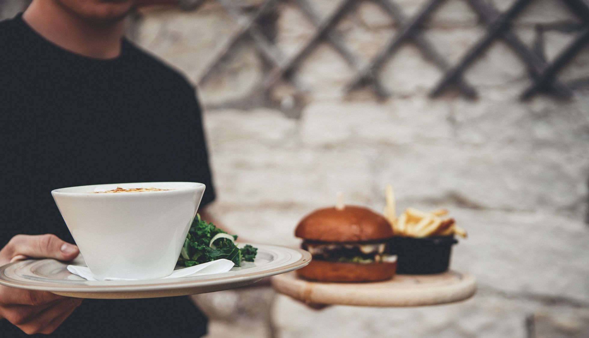 Coffee and Burger at the George Inn