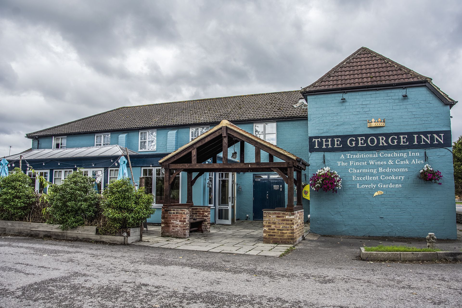Food available all day at the George Inn in Longbridge, near Centre Parcs Longleat