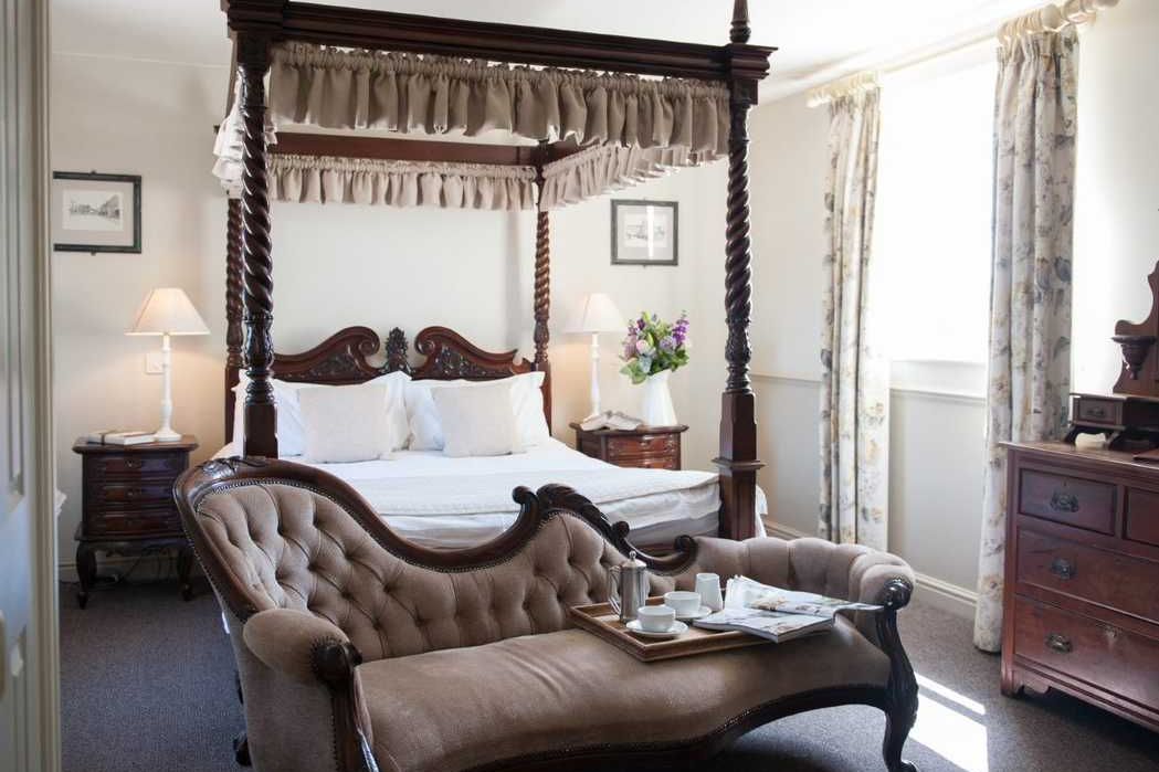 Four Poster King