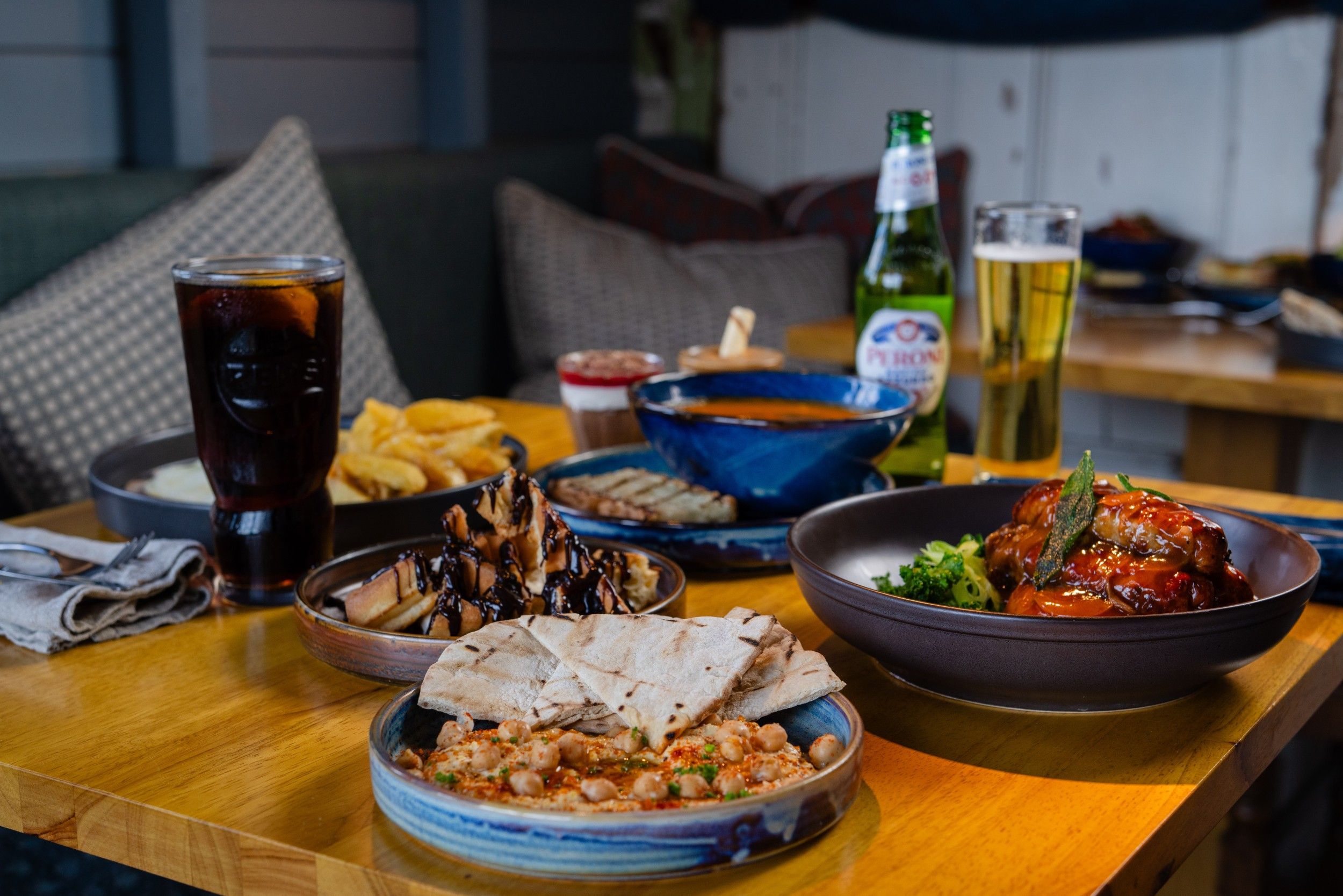 Book a table for lunch at the George Inn in Longbridge, near Centre Parcs Longleat